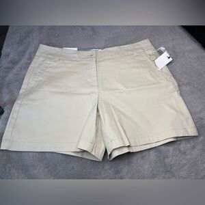 NWT. Crown & Ivy khaki shorts. Size 4